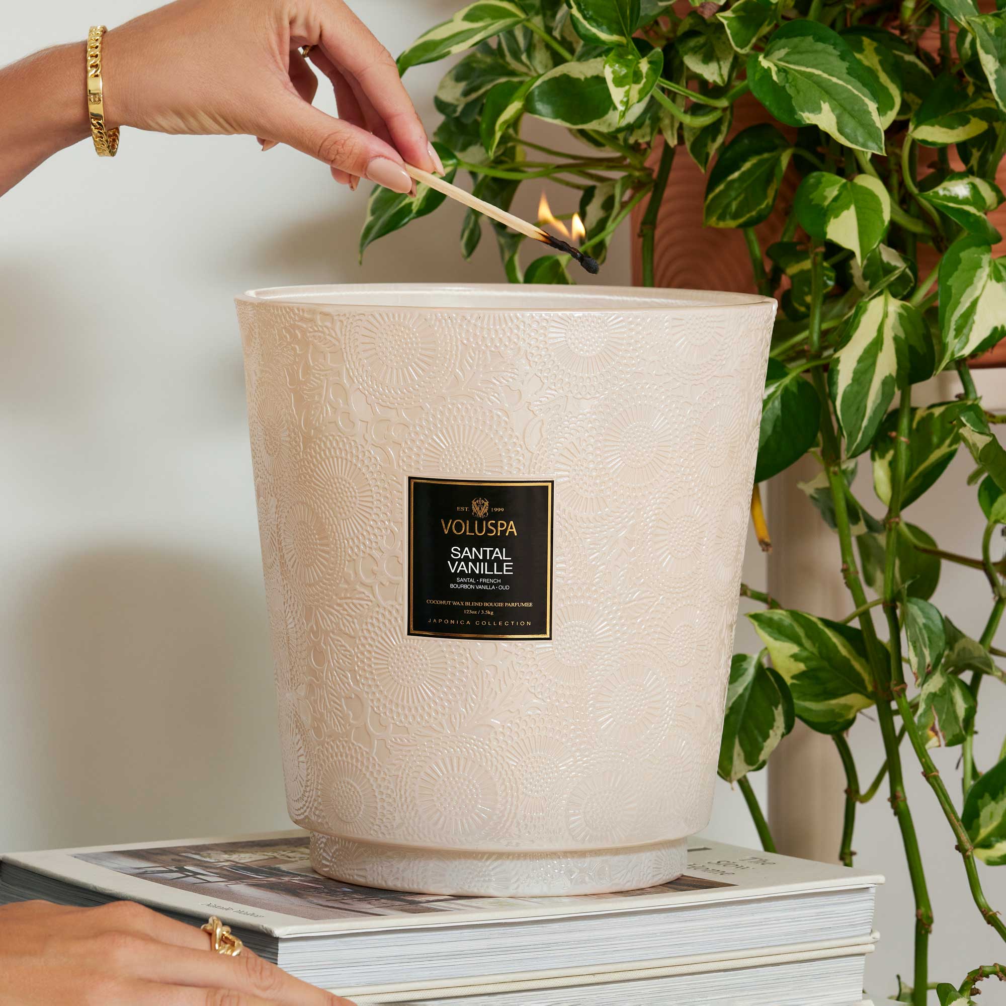 Santal Vanille - 5 Wick Hearth Candle Secondary image